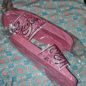 Pink Paisley (Bandana) print slides